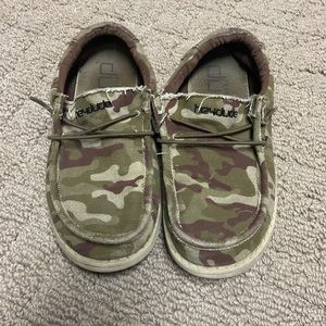 Boys hey dudes size 2-3